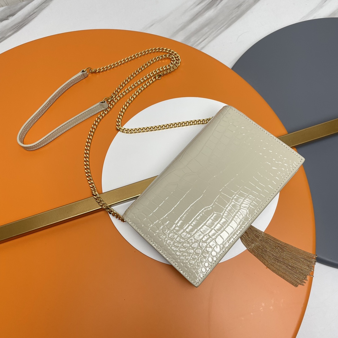 Saint Laurent Classic Chain Shoulder/Crossbody Bag in White for Women