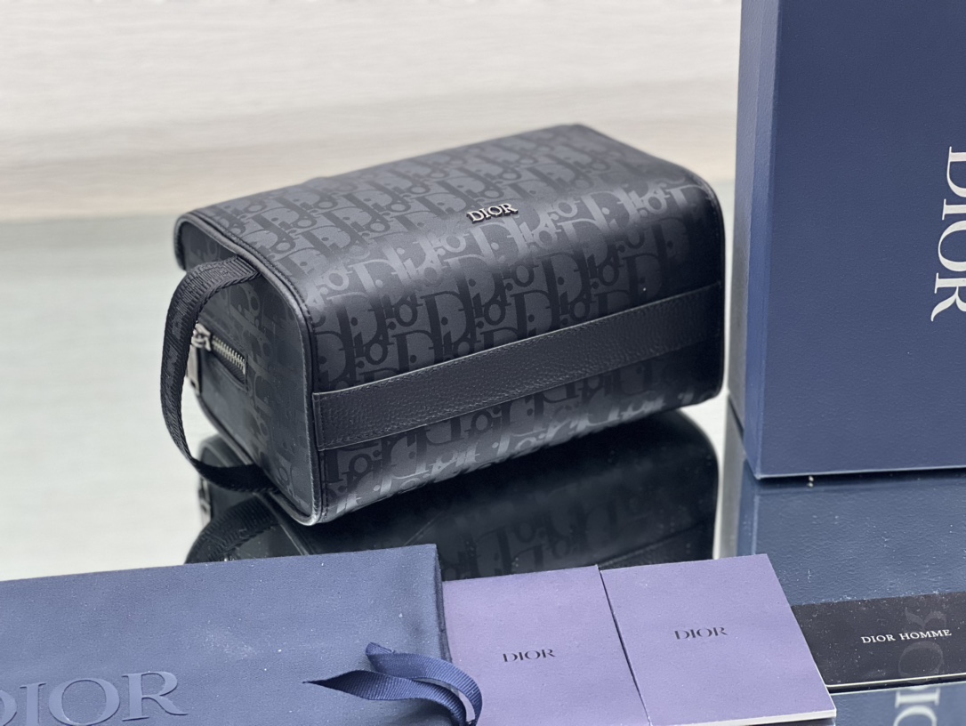 DIOR Lingot Toiletry Bag