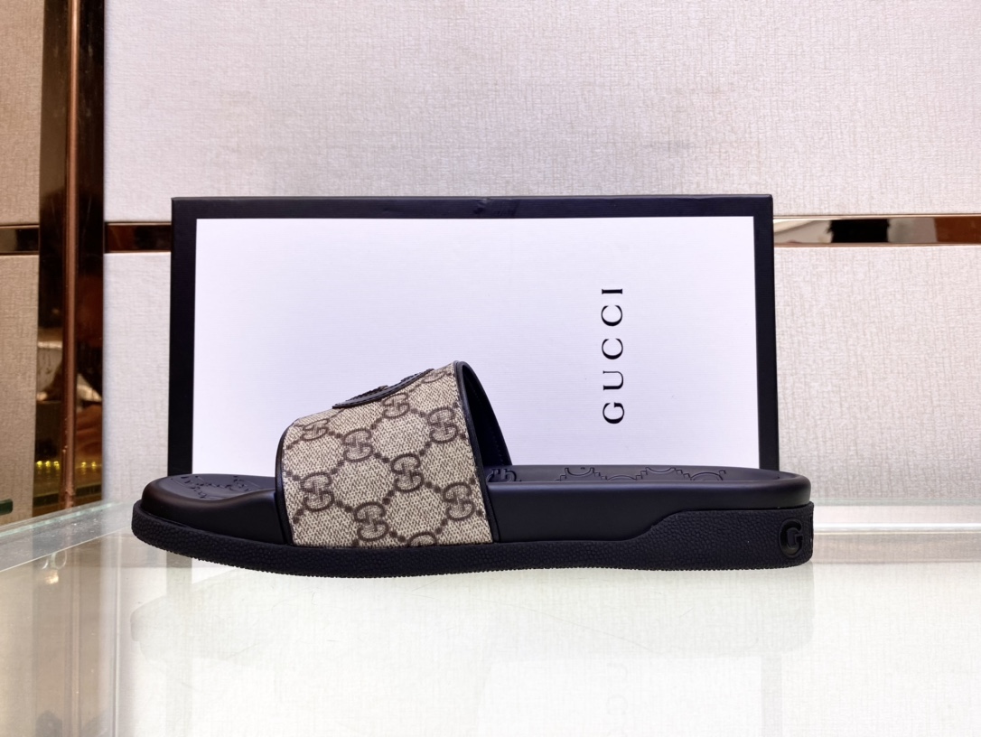 Gucci Vintage Print Flat Slippers