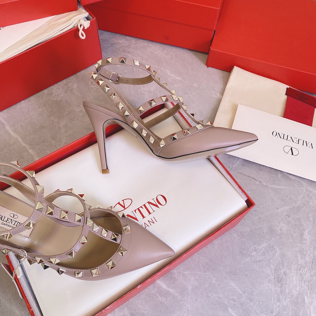 Valentino ROCKSTUD Patent Leather Lace-Up Studded High Heels (Heel Height: 10cm)