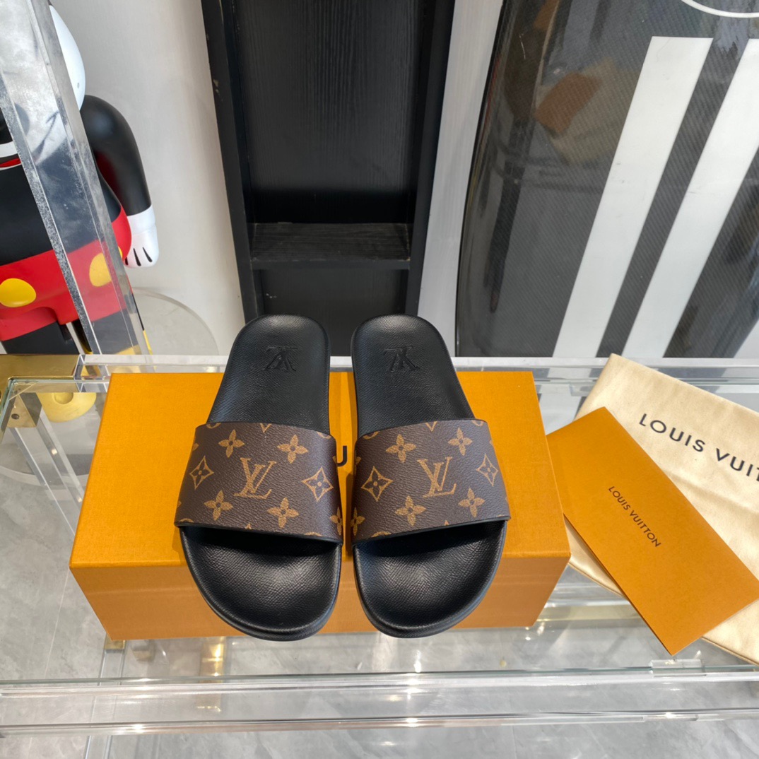 LV Fashionable Classic Versatile Leather Slippers