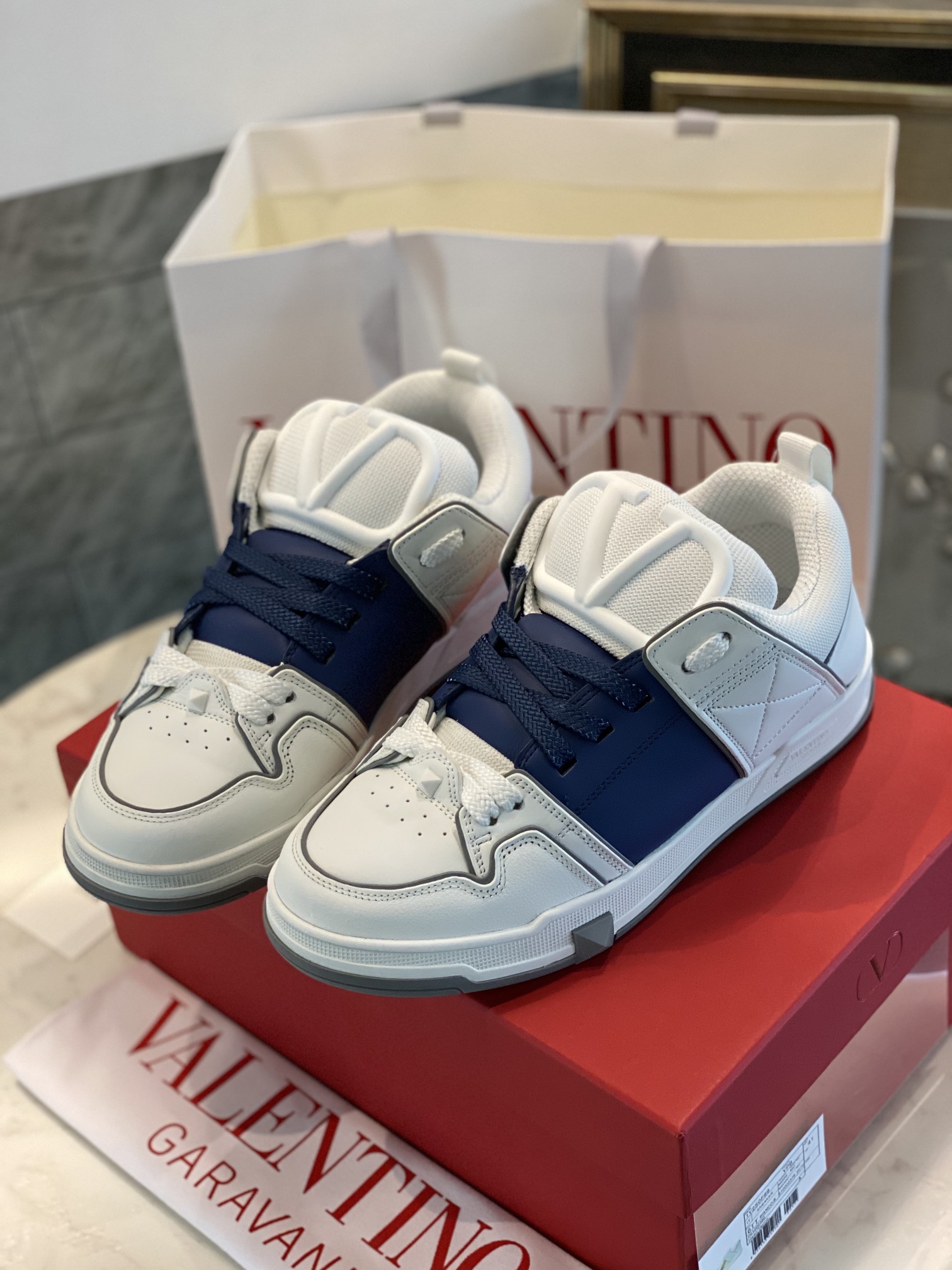 Valentino ONE STUD Calfskin Lace-Up Sneakers