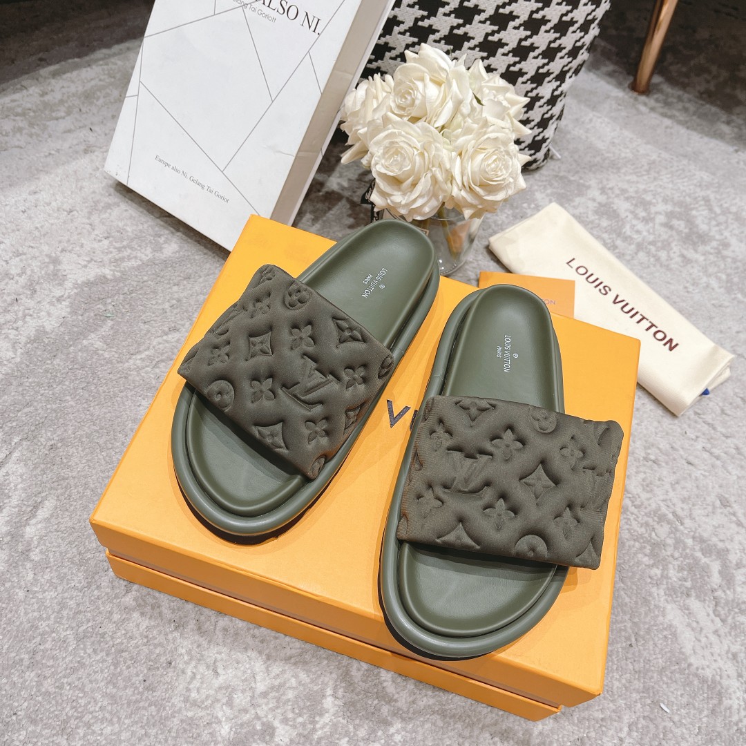 LV Fashionable Classic Versatile Leather Slippers