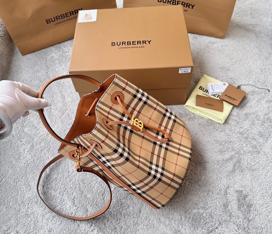 Burberry Classic Handbag With Shoulder & Crossbody Strap