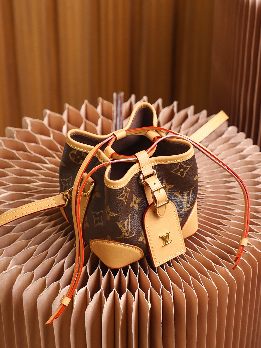 Louis Vuitton Versatile Bucket Bag with Handle and Strap