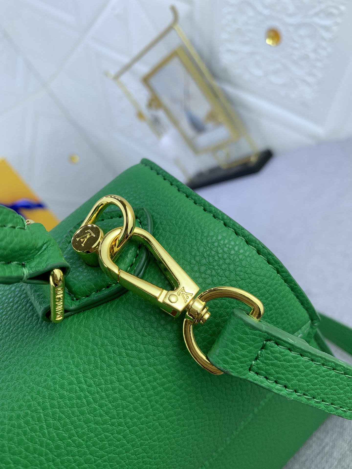 Louis Vuitton Stylish Versatile Leather Crossbody/Shoulder Bag