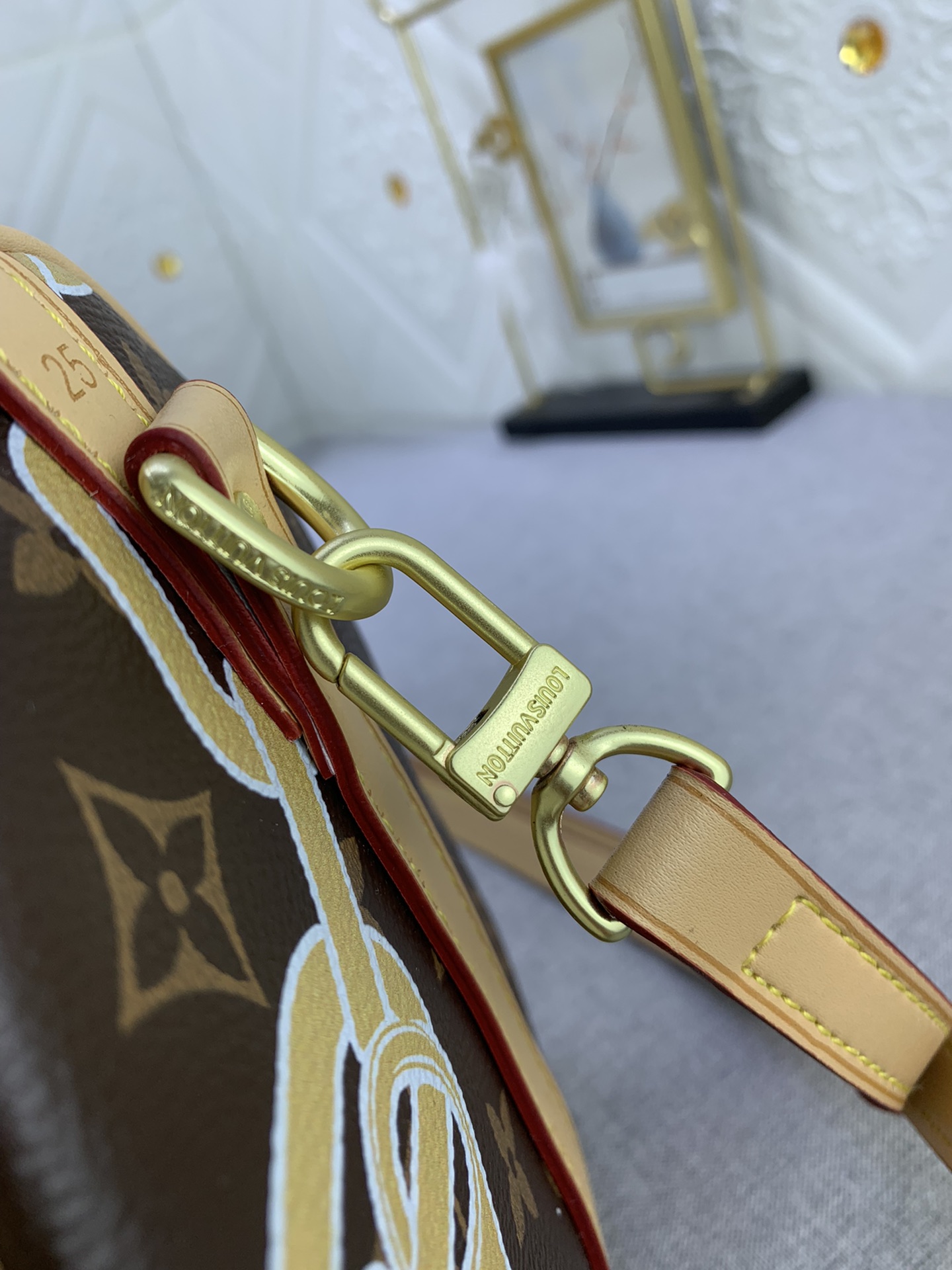 Louis Vuitton Classic Vintage-Inspired Crossbody/Shoulder Bag