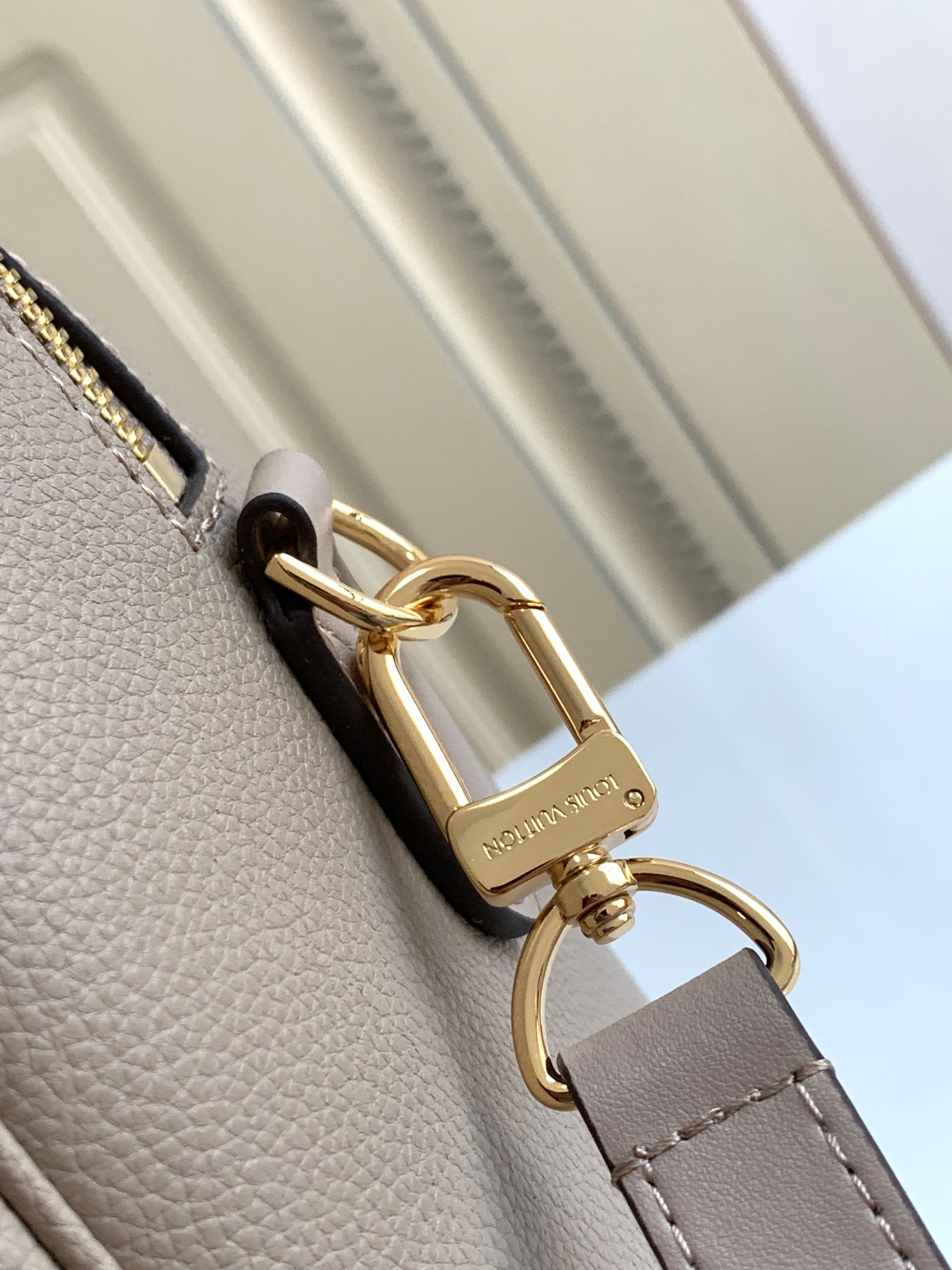 Louis Vuitton Stylish Versatile Leather Crossbody/Shoulder Bag