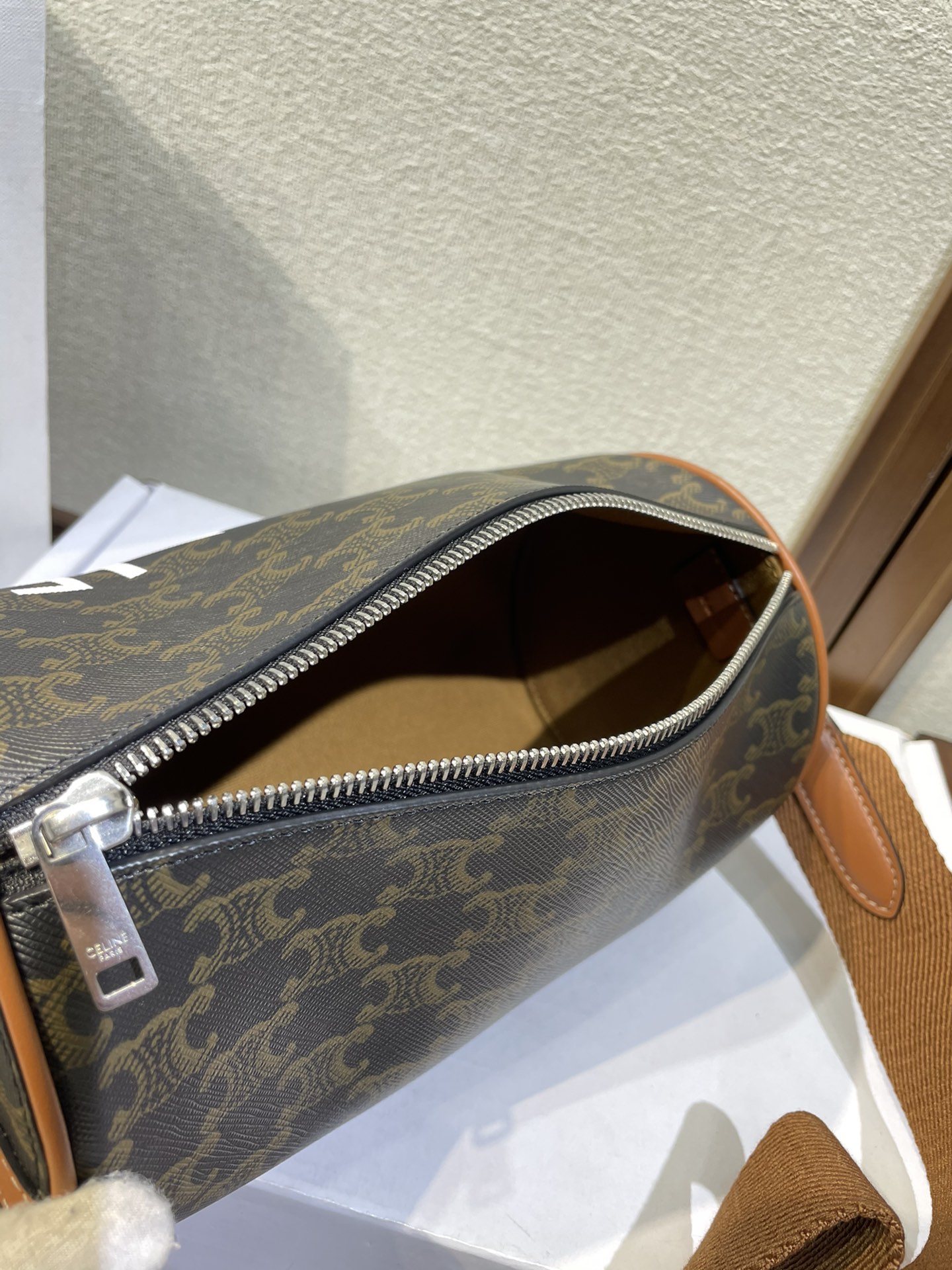 Original big brand luxury goods 1:1 high-end quality top qualityCELINE new logo print cylinder bagOriginal big brand luxury goods 1:1 high-end quality top original size copy