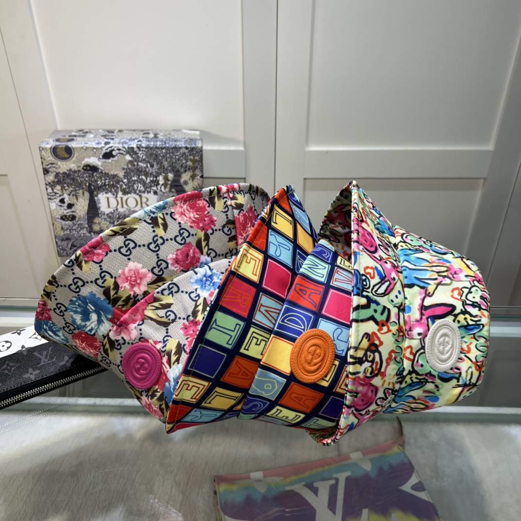 GUCCI Color-Block Fisherman Hat