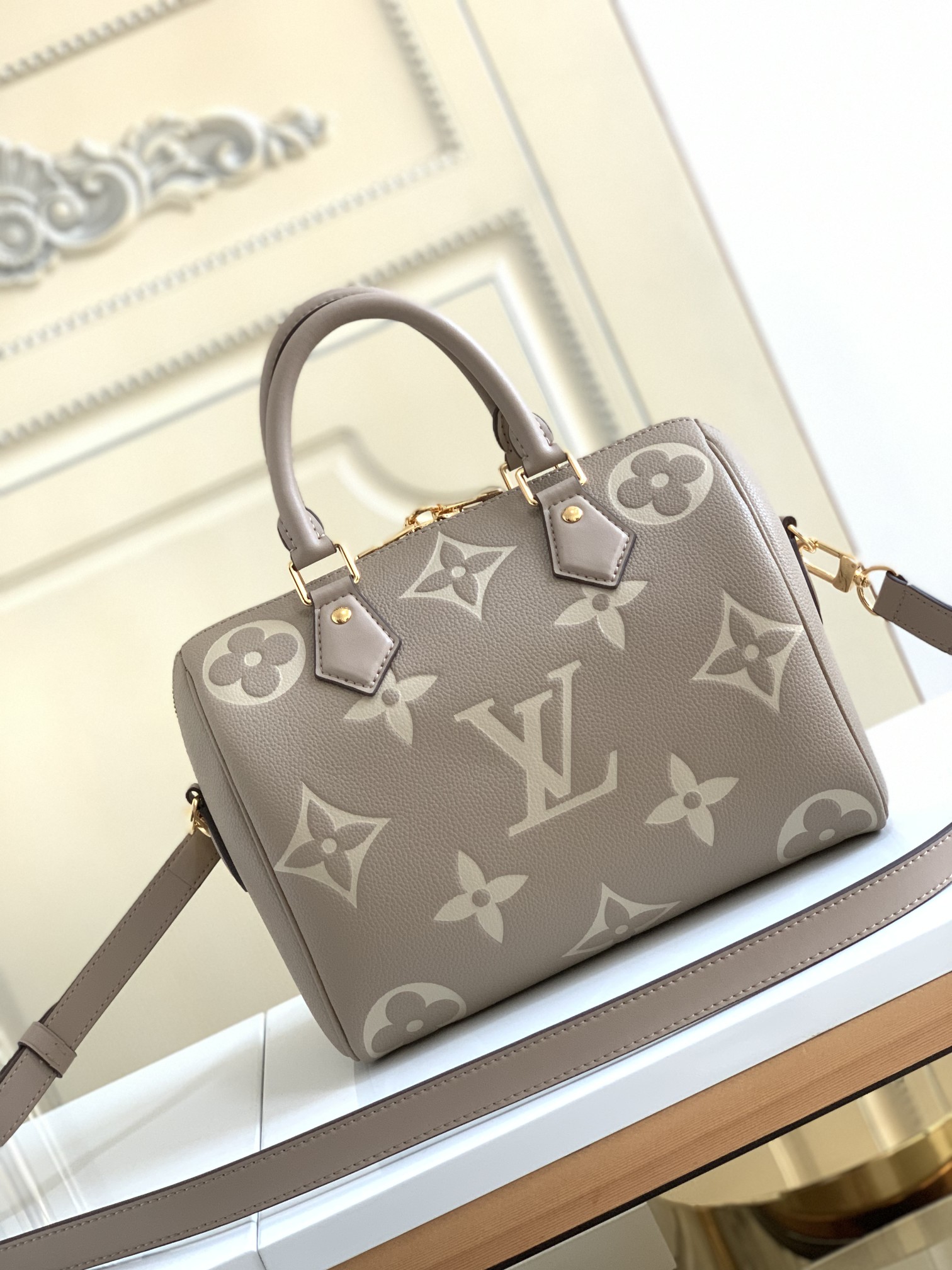 Louis Vuitton Stylish Versatile Leather Crossbody/Shoulder Bag