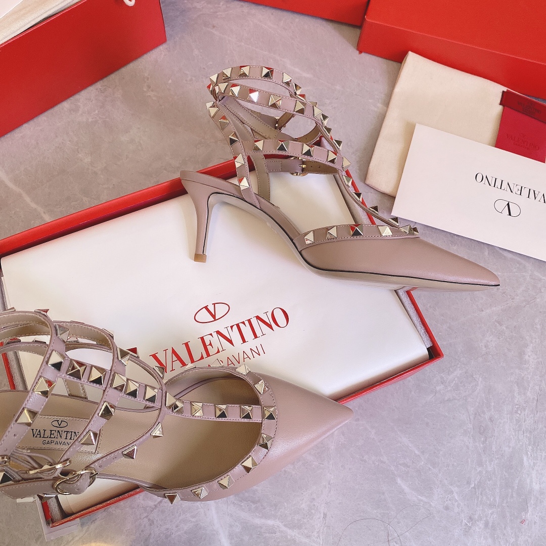 Valentino ROCKSTUD Patent Leather Lace-Up Studded High Heels (Heel Height: 6.5 cm)