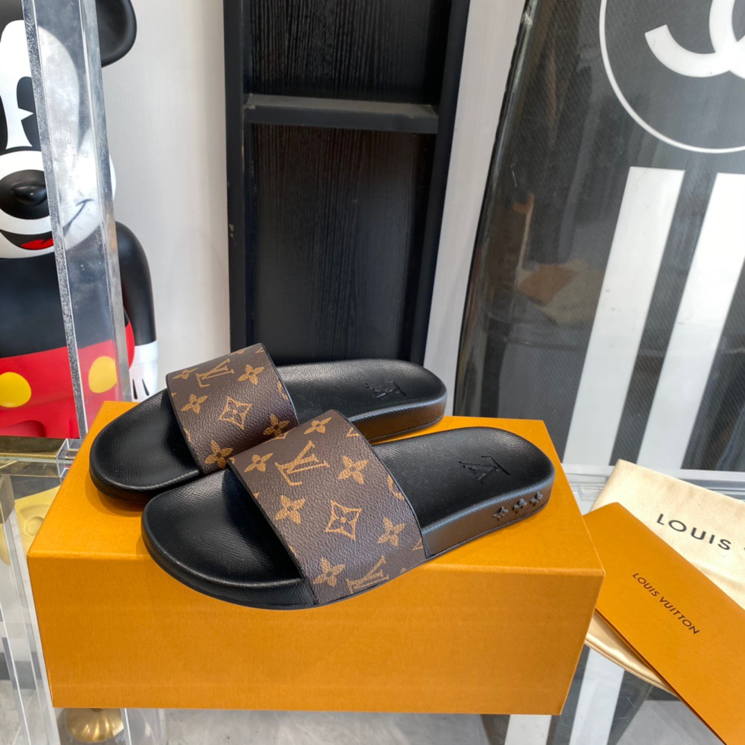 LV Fashionable Classic Versatile Leather Slippers