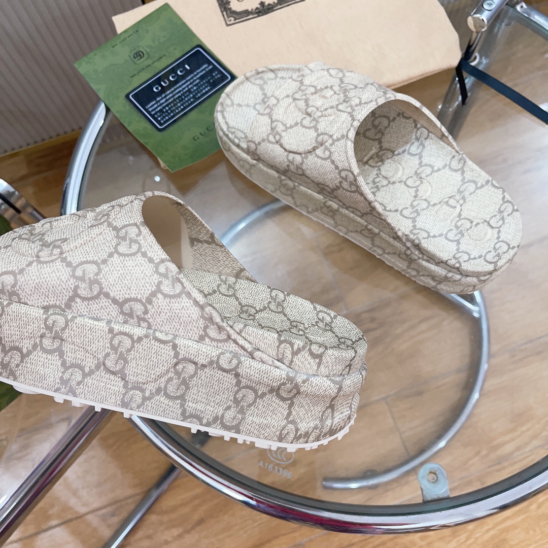 Gucci Print Vibrant Chunky-Sole Sandals