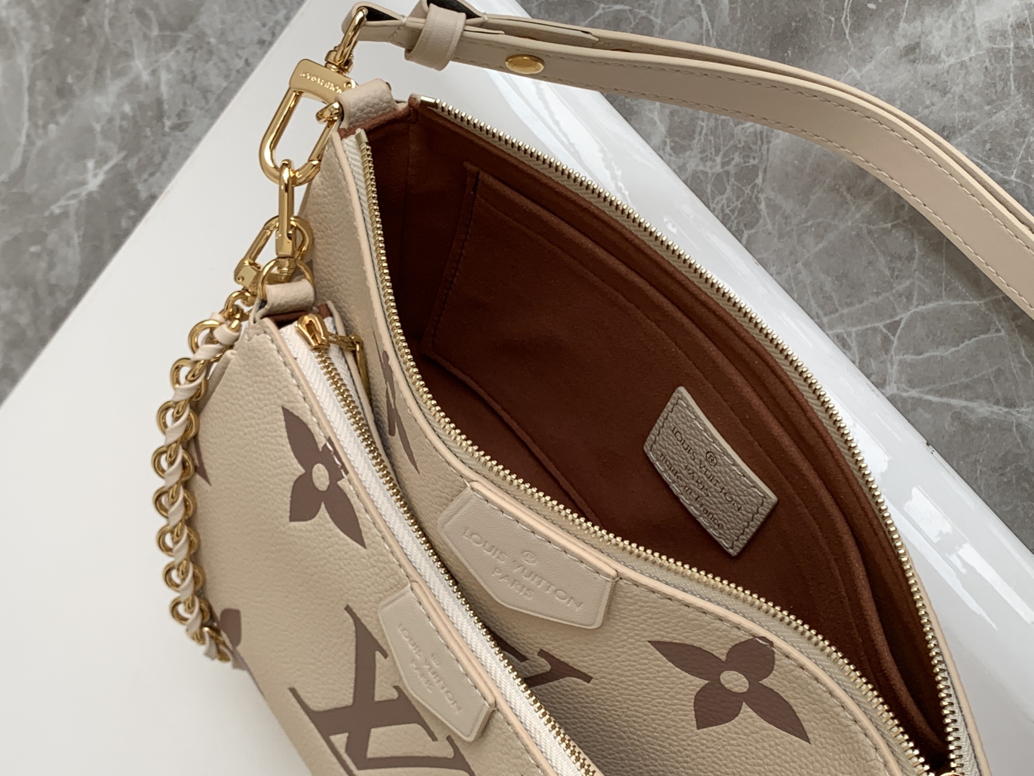 Louis Vuitton Classic Vintage-Inspired Crossbody/Shoulder Bag