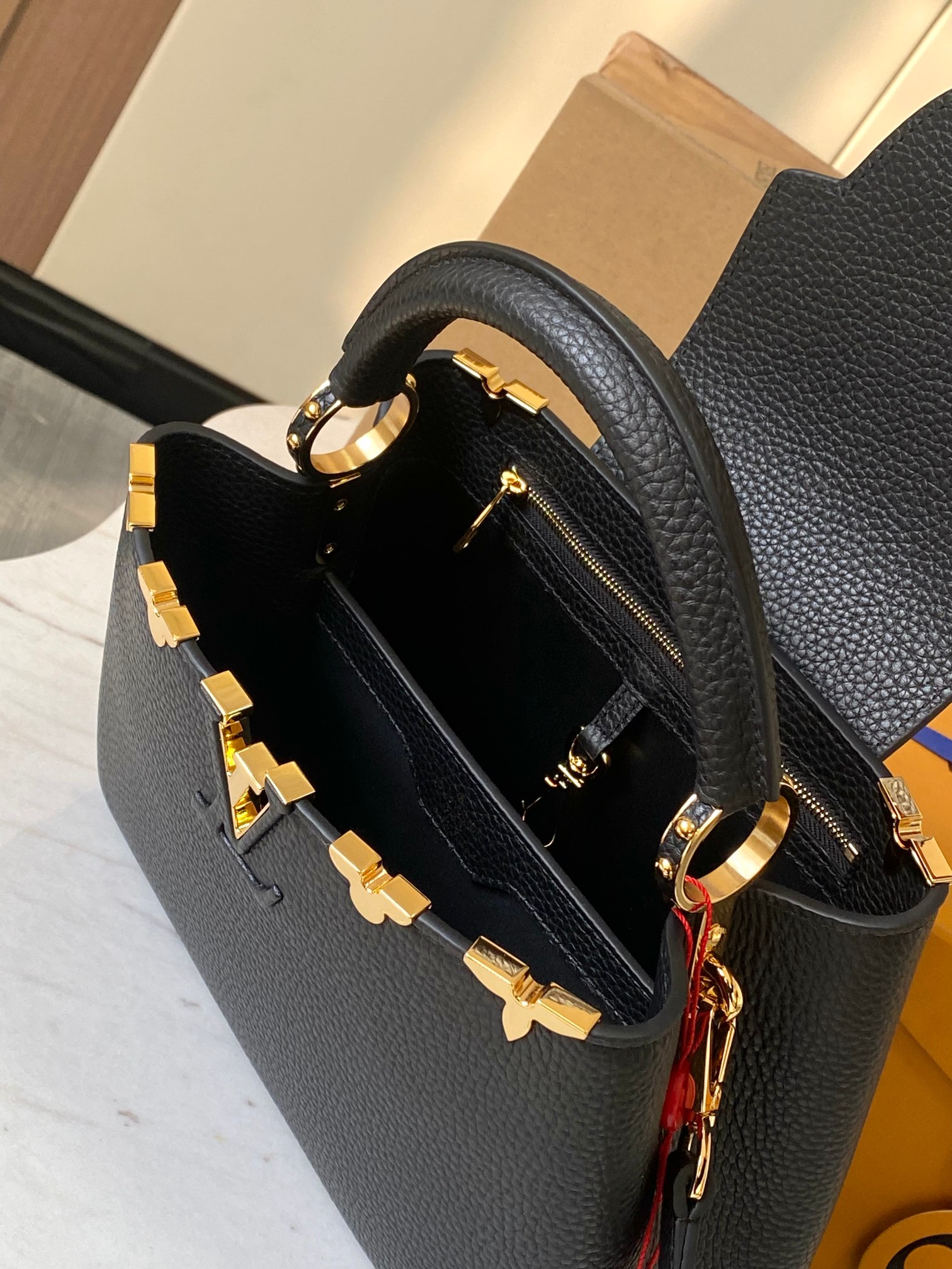 Louis Vuitton Capucines Flower Crown Handbag（Three Sizes）