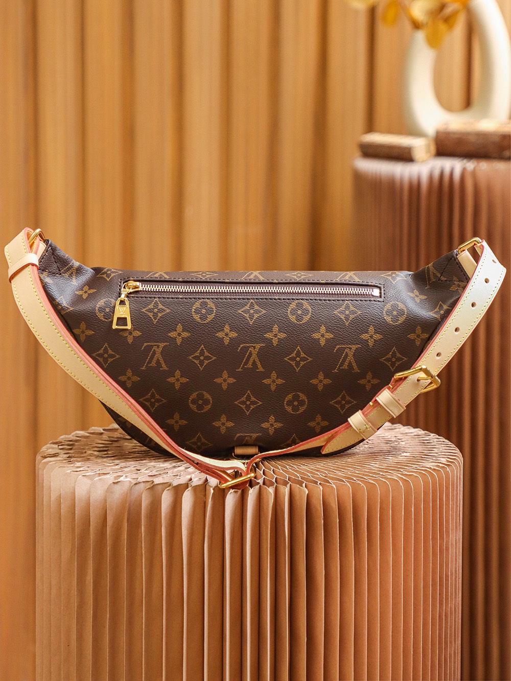Louis Vuitton Classic Vintage-Inspired Pouch Bag