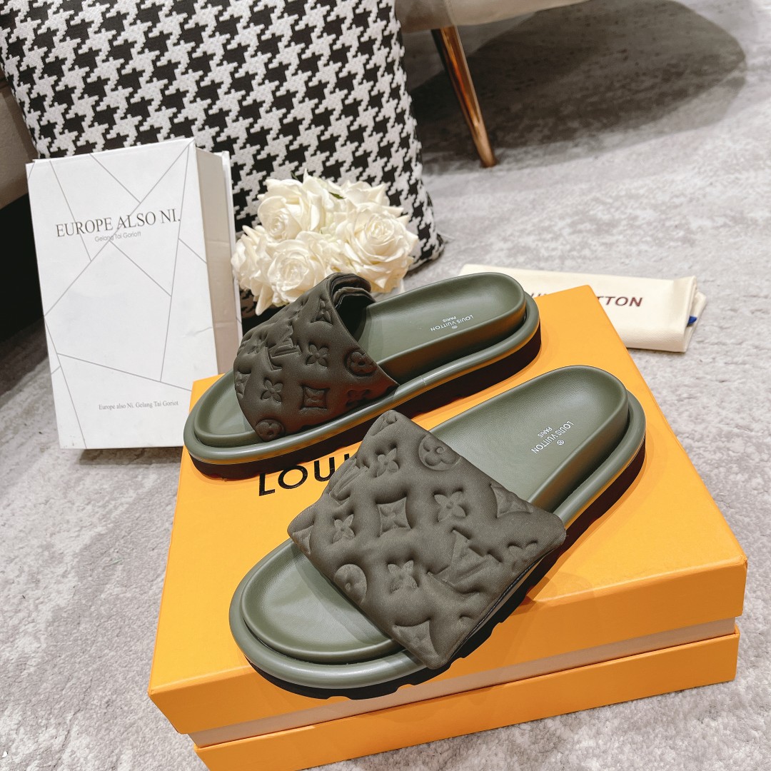 LV Fashionable Classic Versatile Leather Slippers