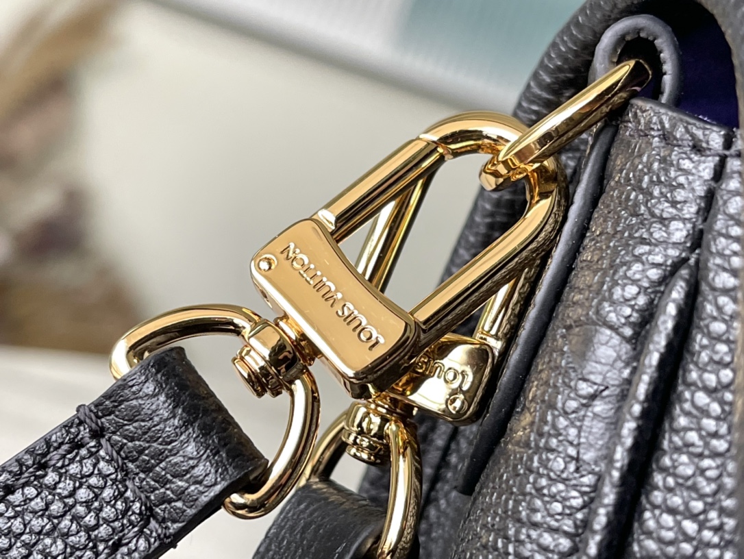 Louis Vuitton Stylish Versatile Leather Crossbody/Shoulder Bag