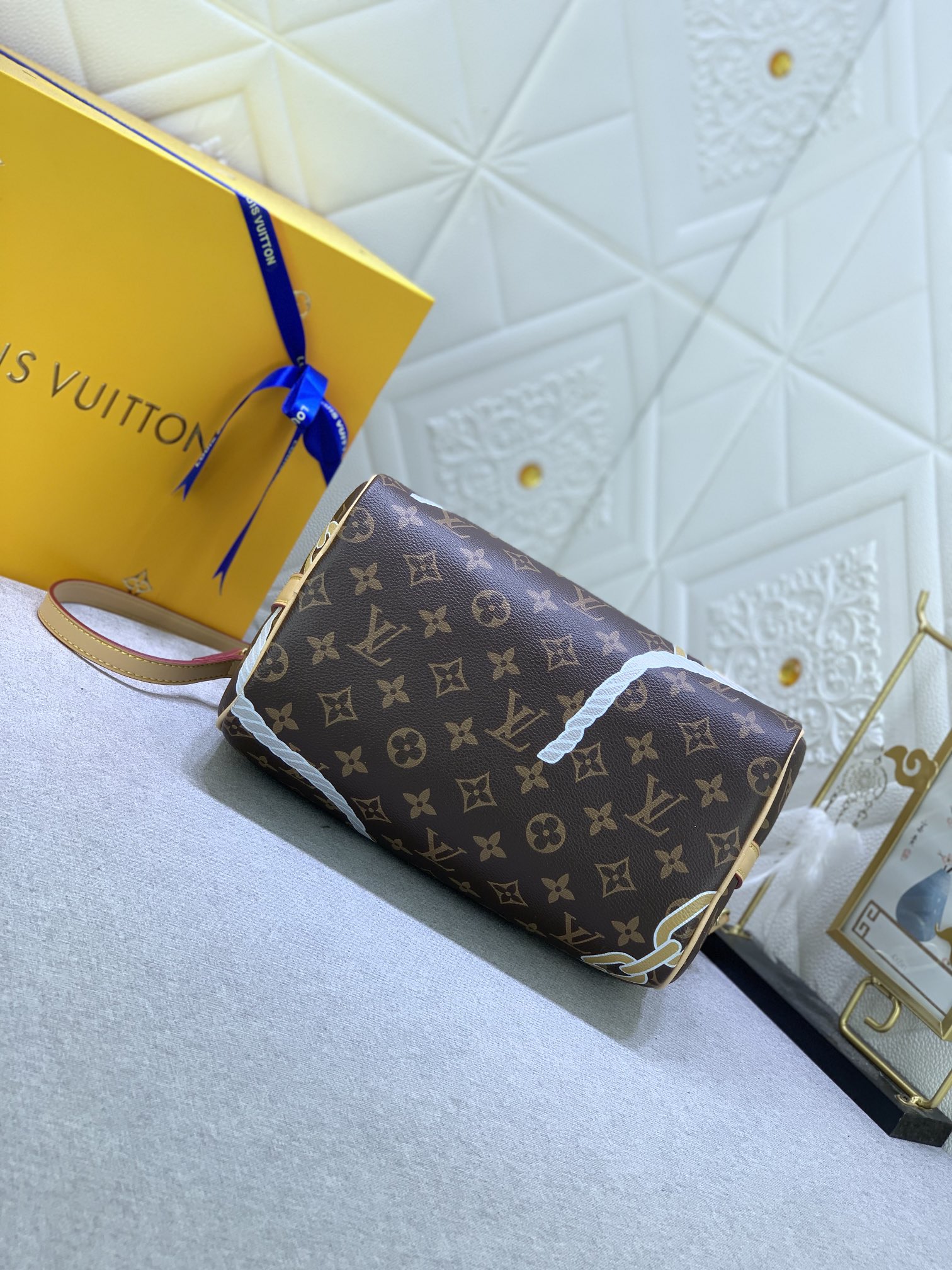 Louis Vuitton Classic Vintage-Inspired Crossbody/Shoulder Bag