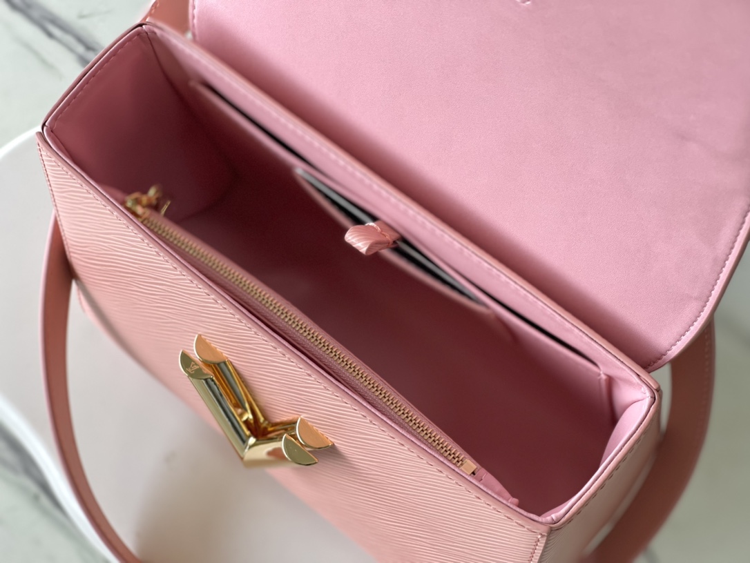 Louis Vuitton Stylish Versatile Leather Crossbody/Shoulder Bag