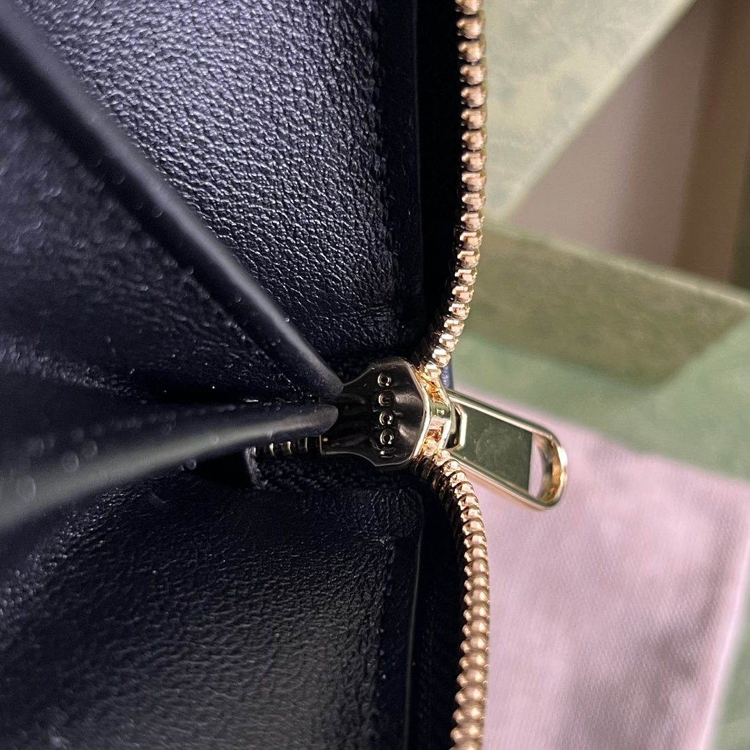 Gucci Classic Leather Clutch Bag