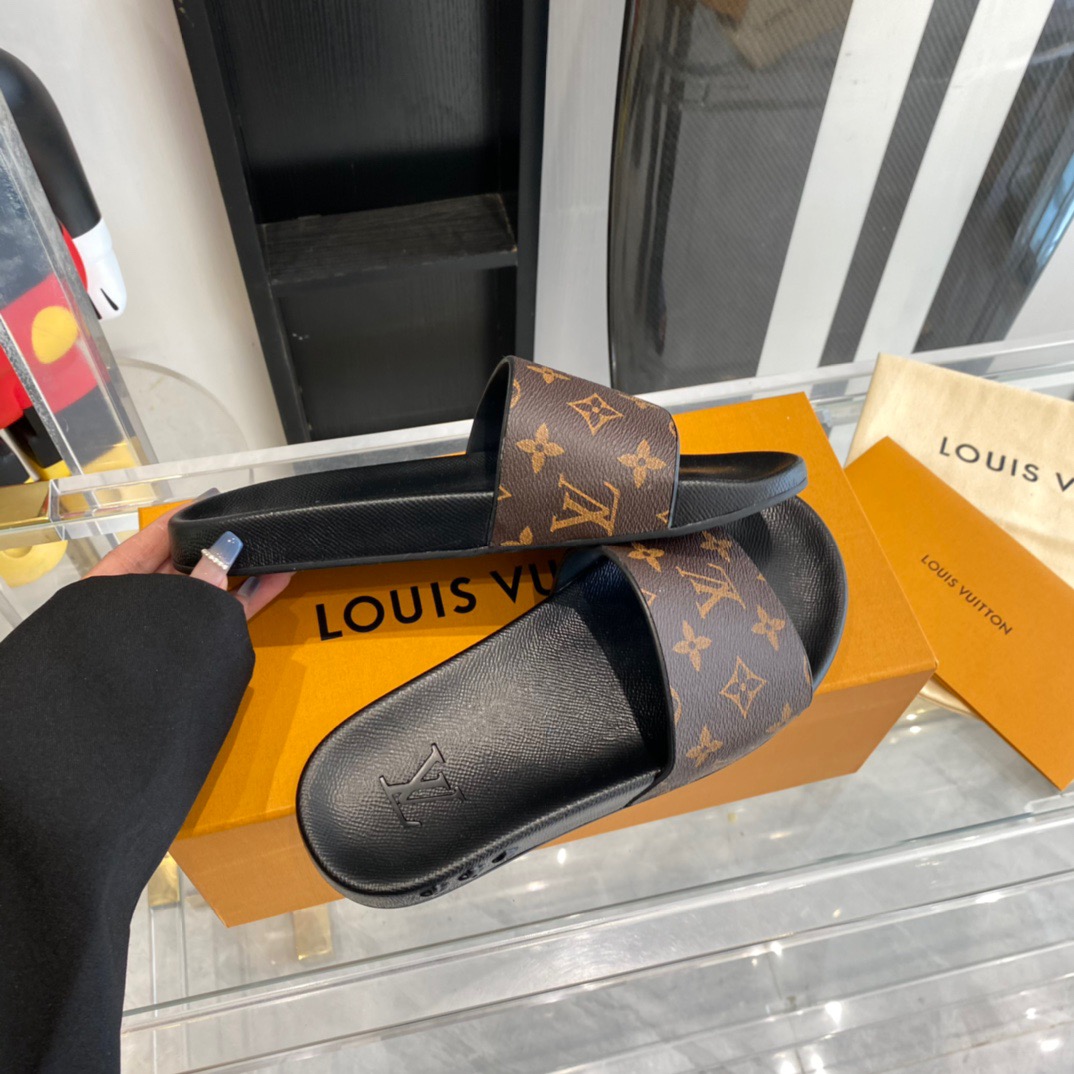 LV Fashionable Classic Versatile Leather Slippers
