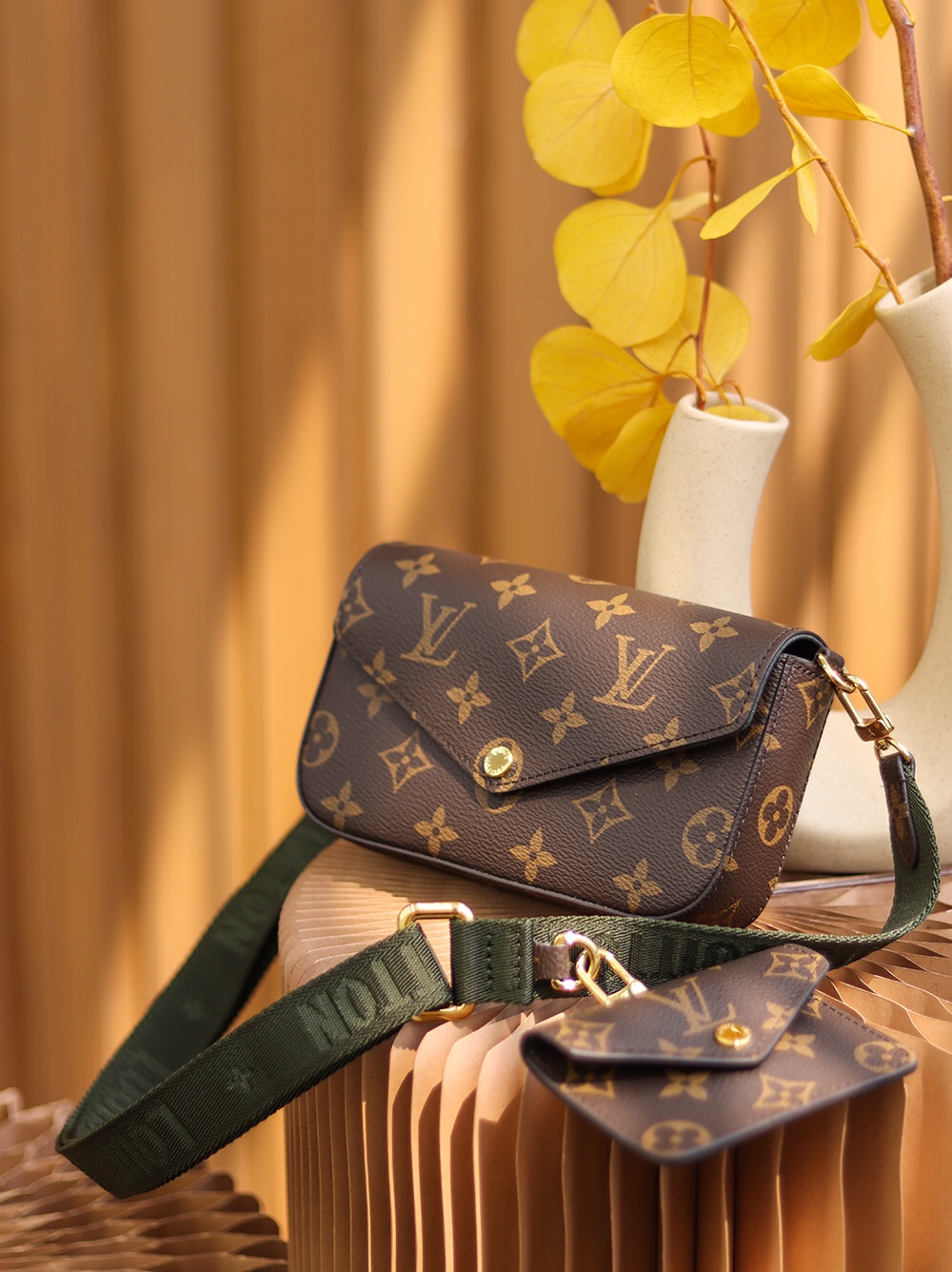 Louis Vuitton Classic Vintage-Inspired Crossbody/Shoulder Bag