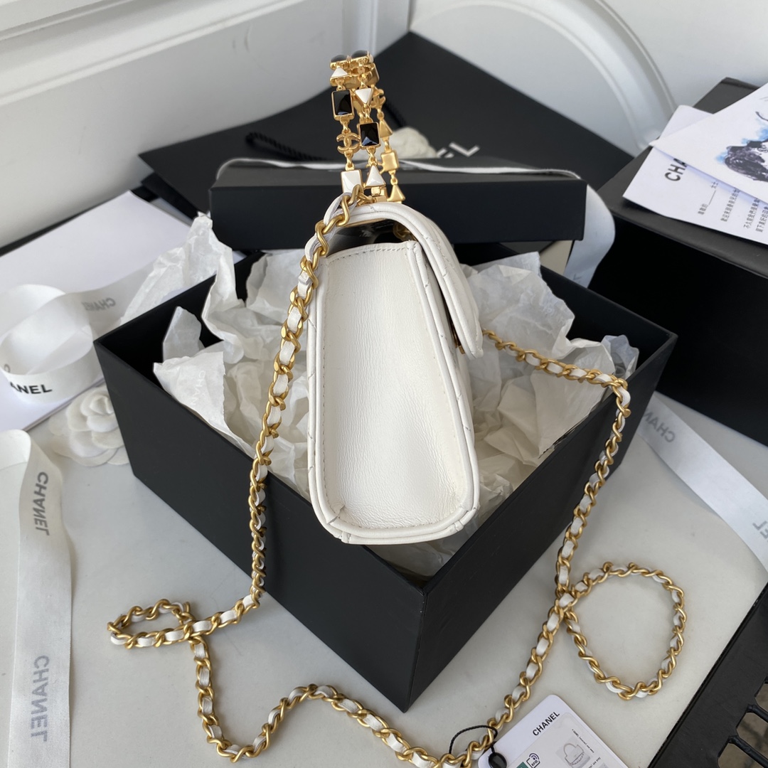 Chanel Elegant Lady's White Leather Handbag
