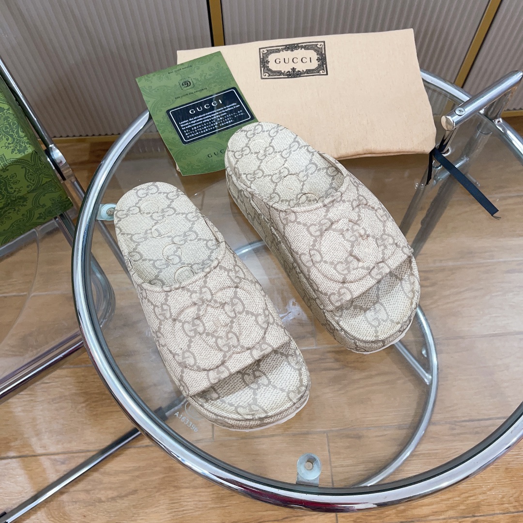 Gucci Print Vibrant Chunky-Sole Sandals