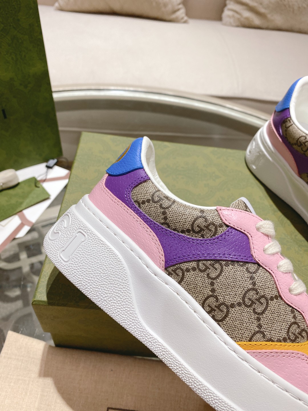 Gucci Vintage-Inspired Leather Sneakers/Flat Shoes