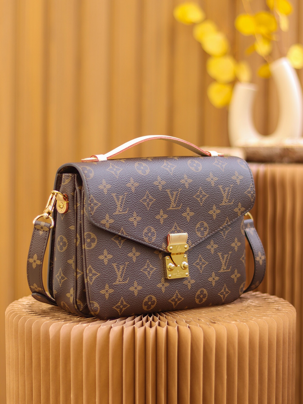 Louis Vuitton Classic Vintage-Inspired Crossbody/Shoulder Bag