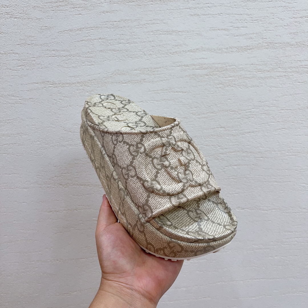 Gucci Print Vibrant Chunky-Sole Sandals