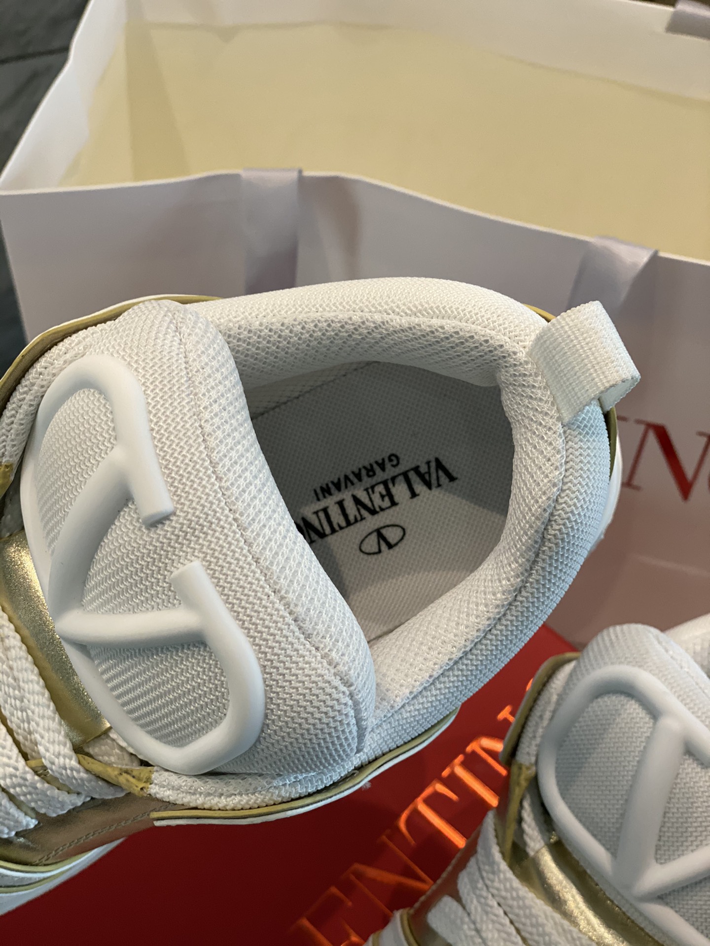 Valentino ONE STUD Calfskin Lace-Up Sneakers