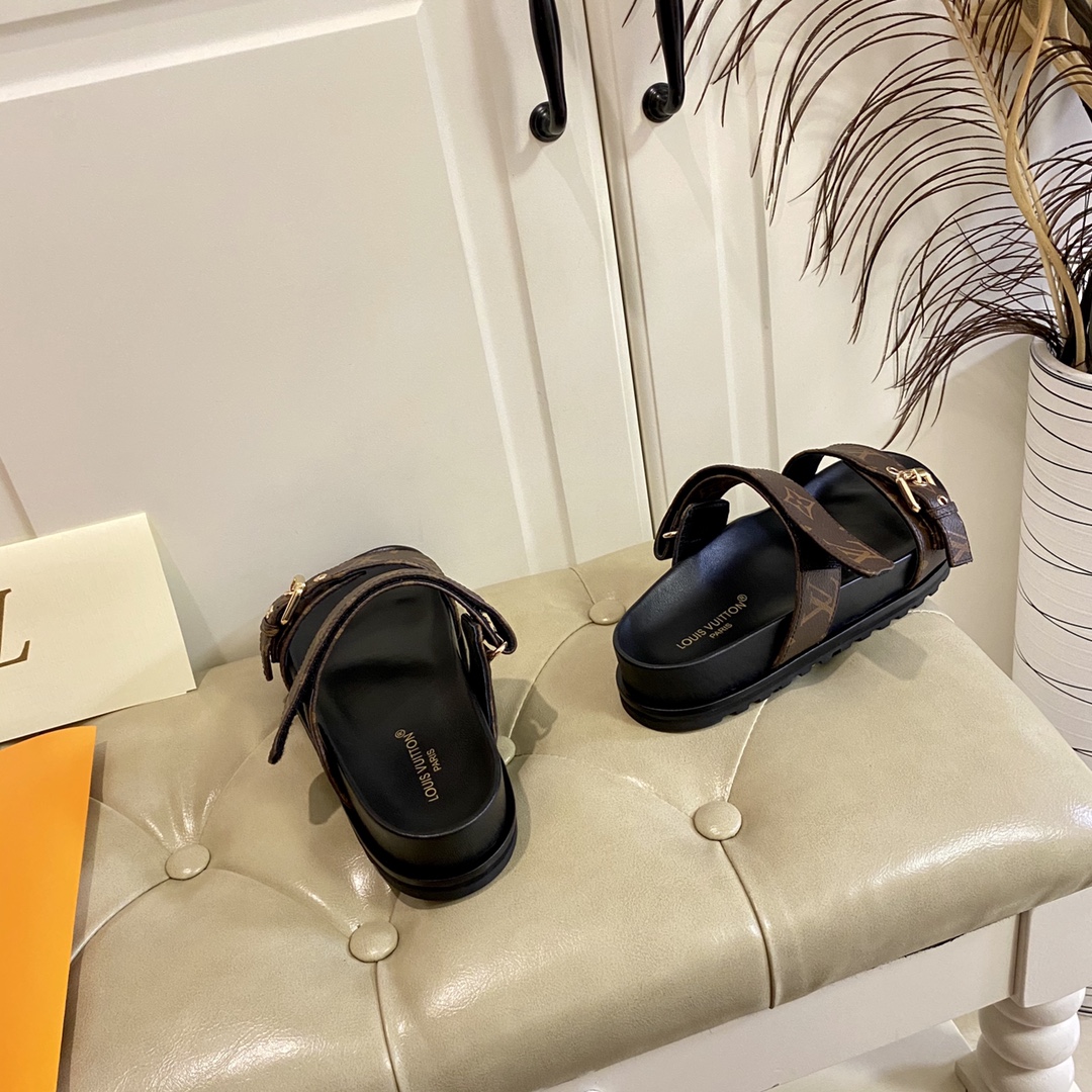 LV Fashionable Classic Versatile Leather Slippers