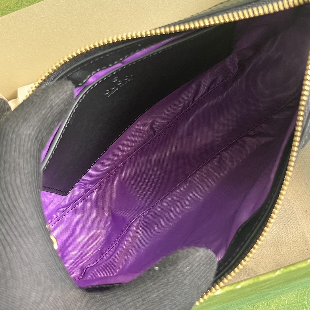 Gucci Embossed Chain Underarm Bag