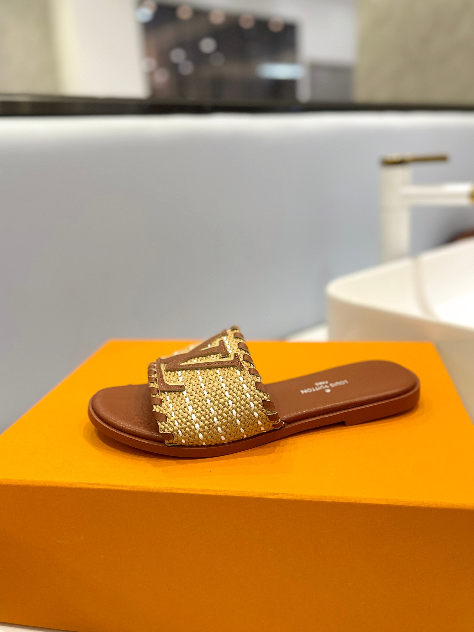 LV Resort-Style Flat Slippers