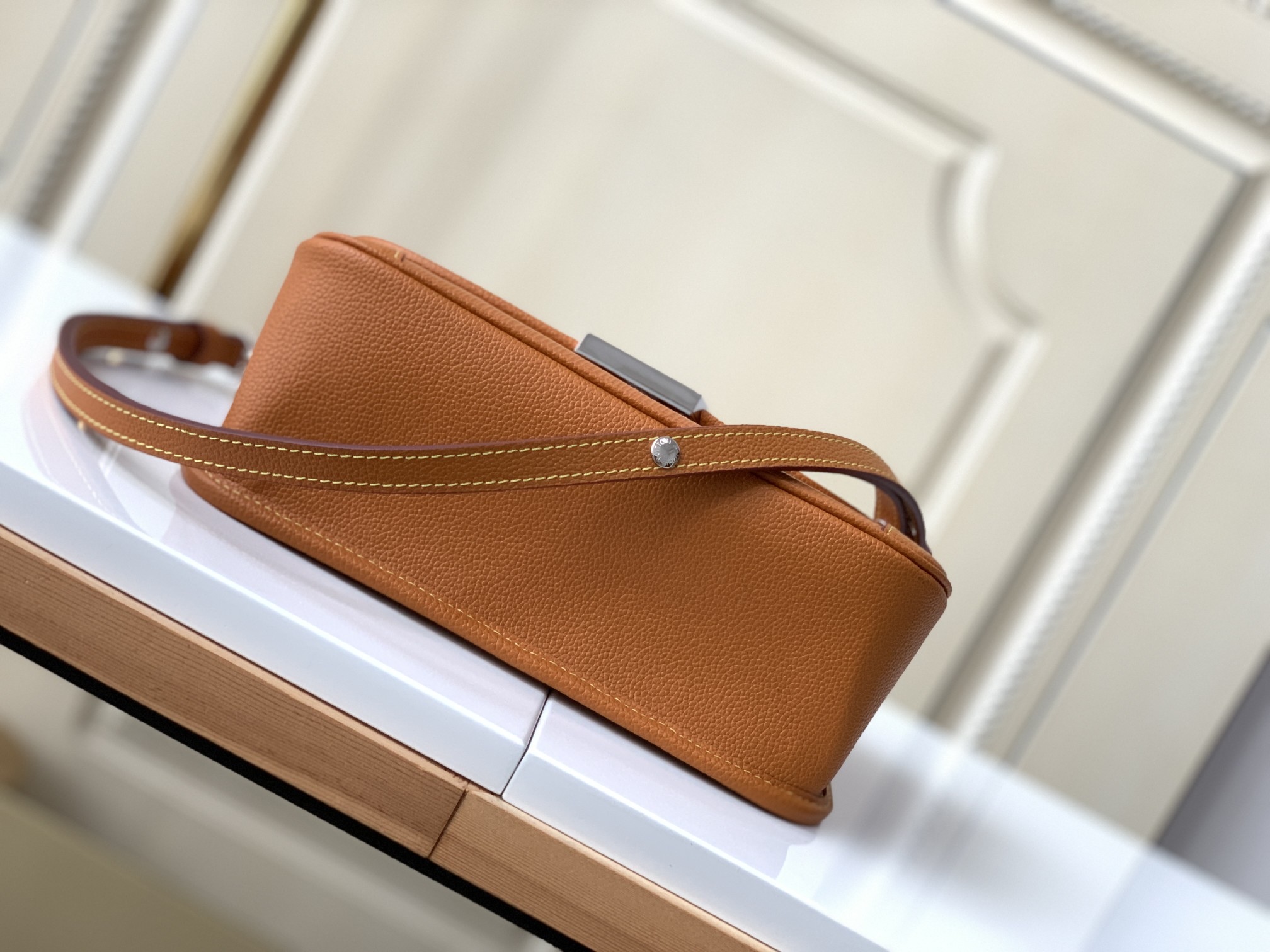 Louis Vuitton Glossy brown Leather Clutch Bag