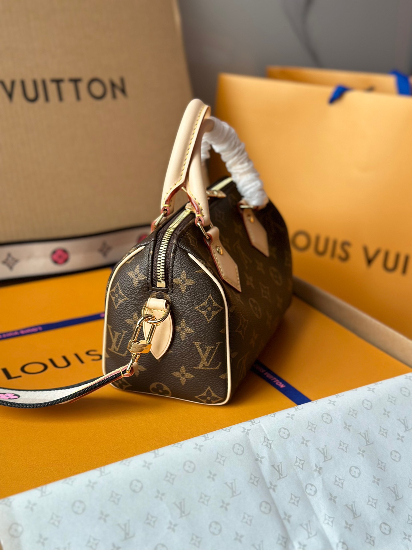 Louis Vuitton Classic Vintage-Inspired Crossbody/Shoulder Bag