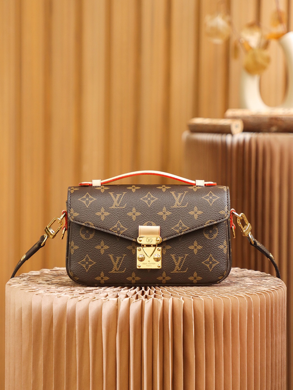 Louis Vuitton Classic Vintage-Inspired Crossbody/Shoulder Bag