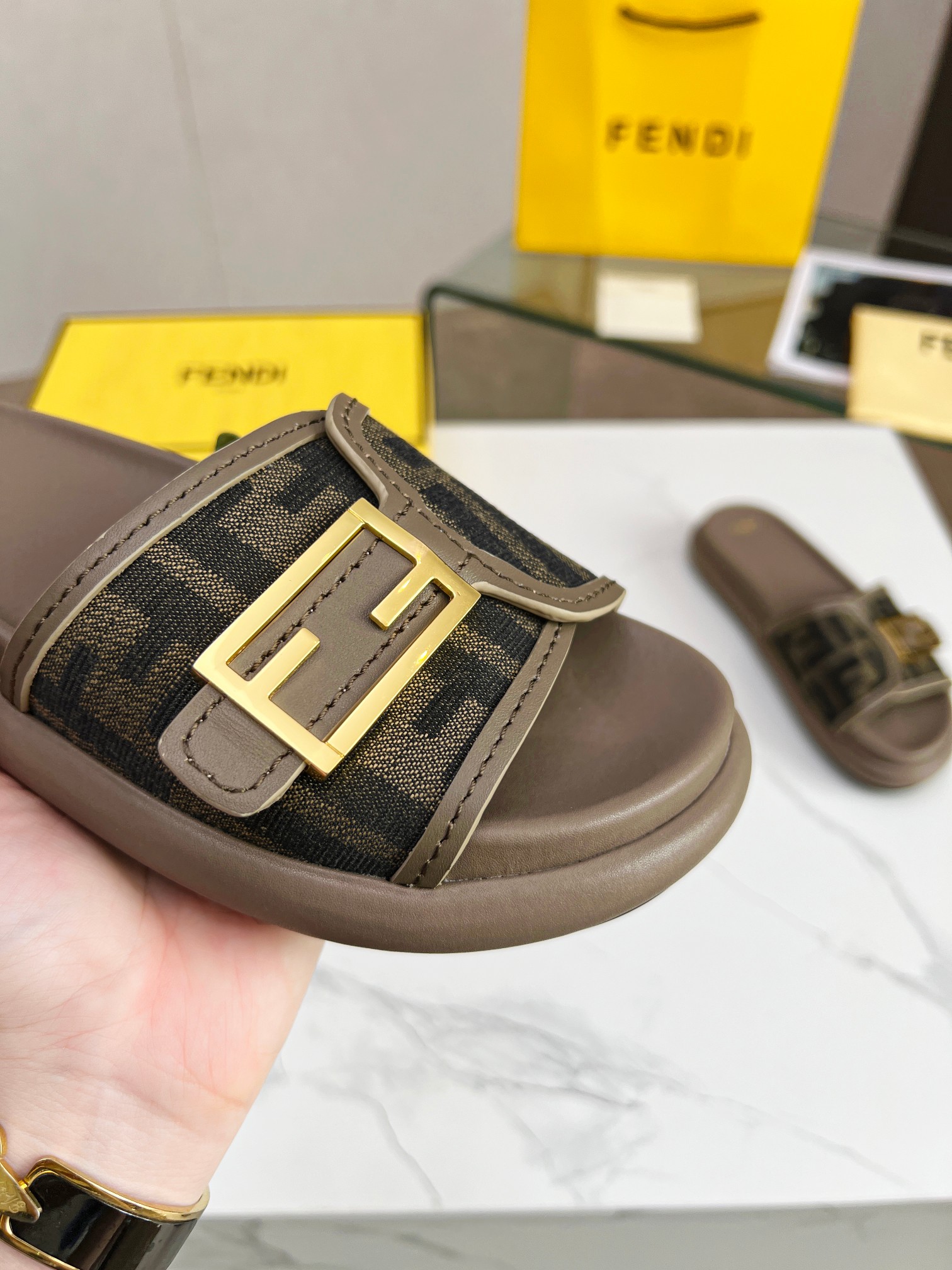 FENDI Casual Slippers