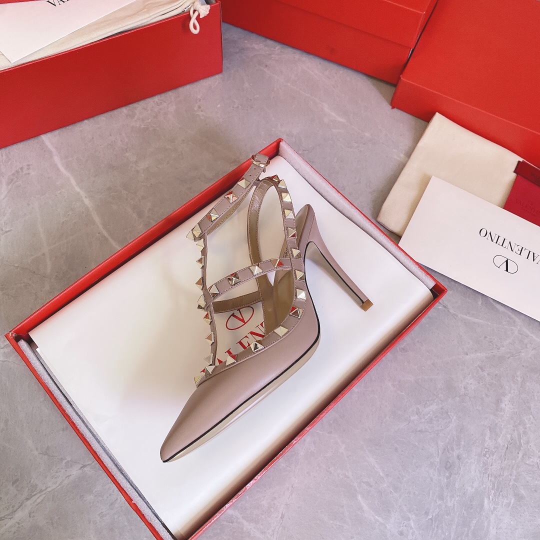 Valentino ROCKSTUD Patent Leather Lace-Up Studded High Heels (Heel Height: 10cm)