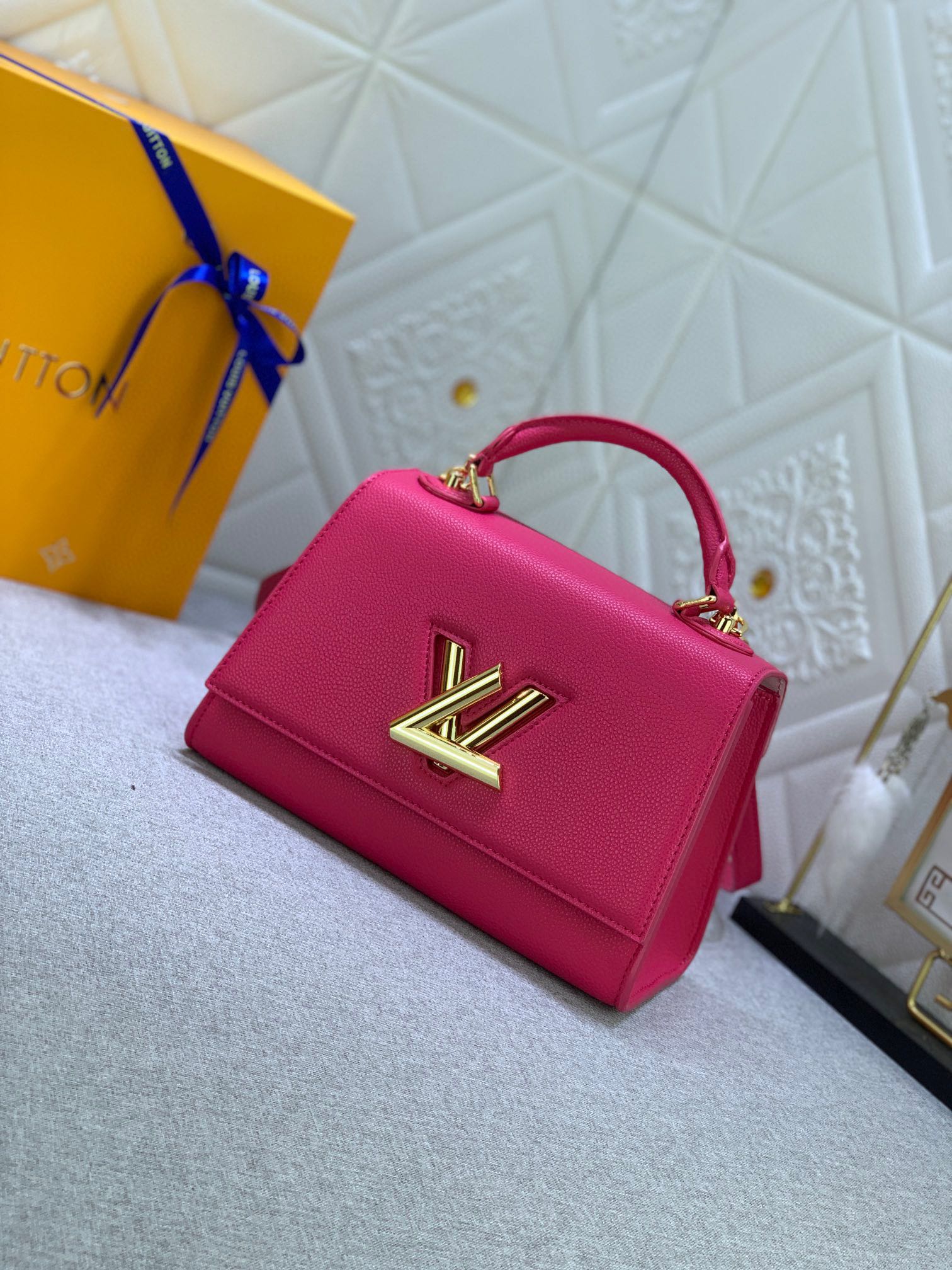 Louis Vuitton Stylish Versatile Leather Crossbody/Shoulder Bag