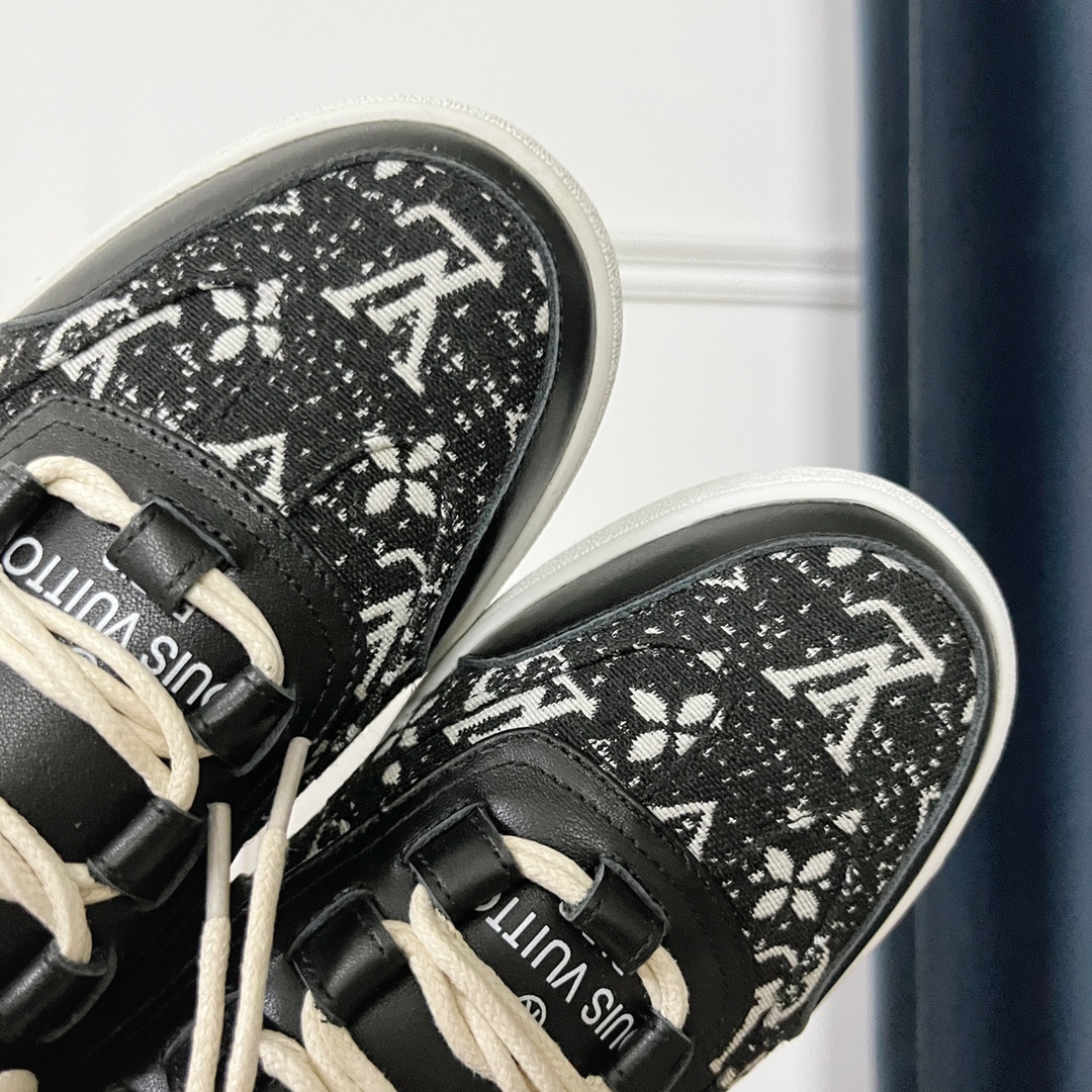 Louis Vuitton Versatile Laced Casual Shoes