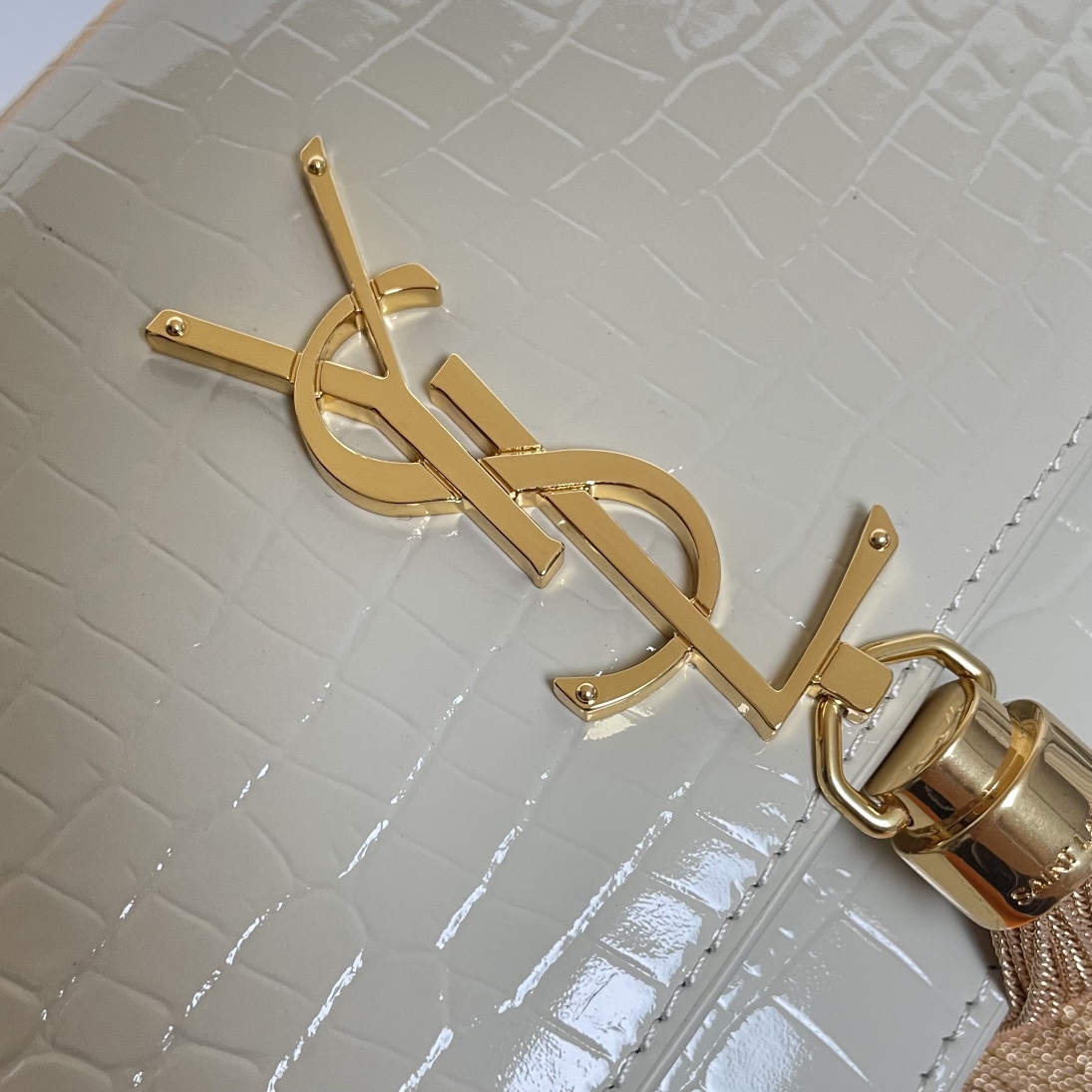 Saint Laurent Classic Chain Shoulder/Crossbody Bag in White for Women