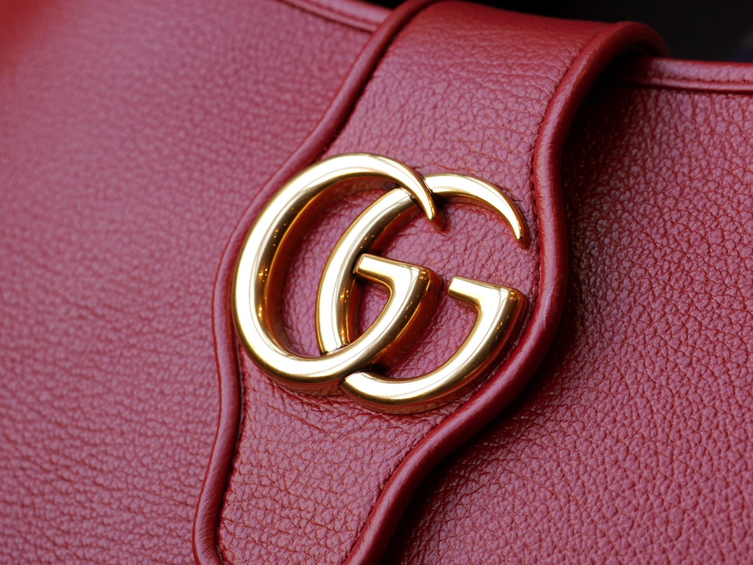 GUCCI Chip-Embedded Aphrodite Medium Handbag