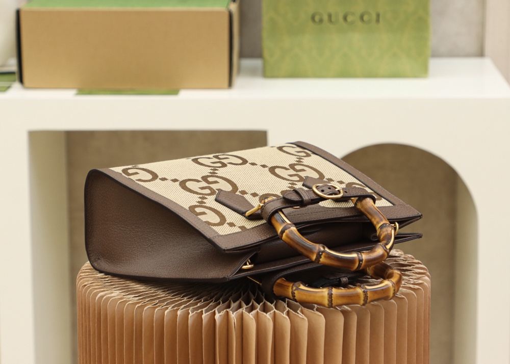 Gucci Classic Vintage-Inspired Leather Handbag