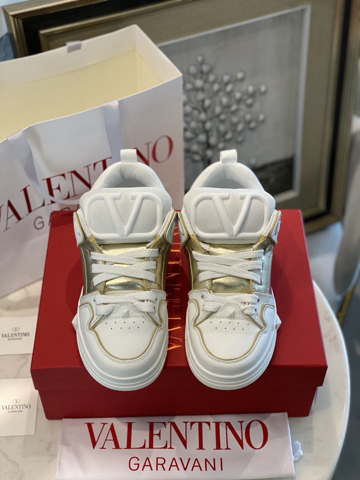 Valentino ONE STUD Calfskin Lace-Up Sneakers