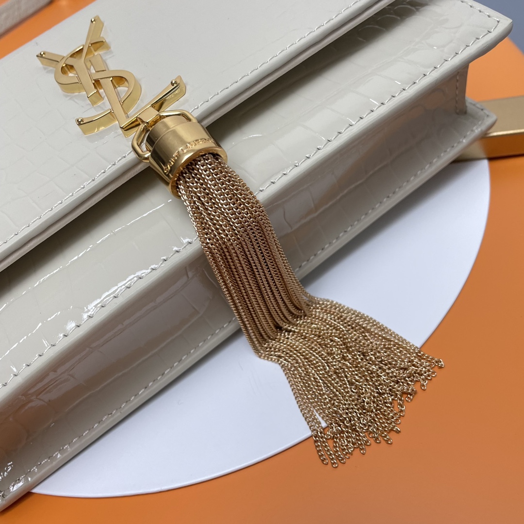 Saint Laurent Classic Chain Shoulder/Crossbody Bag in White for Women