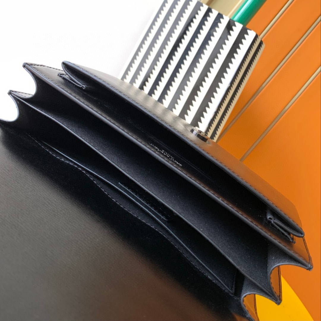 Saint Laurent Classic Chain Shoulder/Crossbody Bag for Women in Black